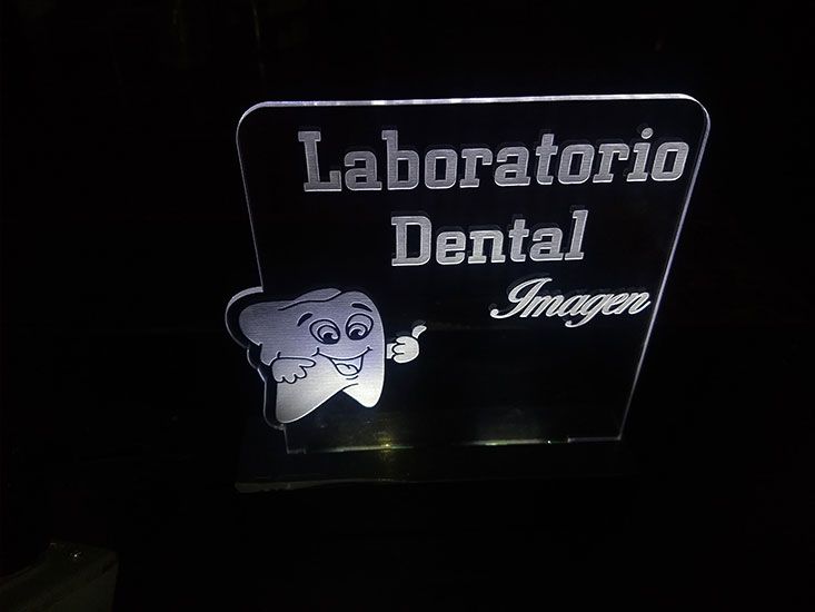 Arte y Diseño en Acrílico Solís