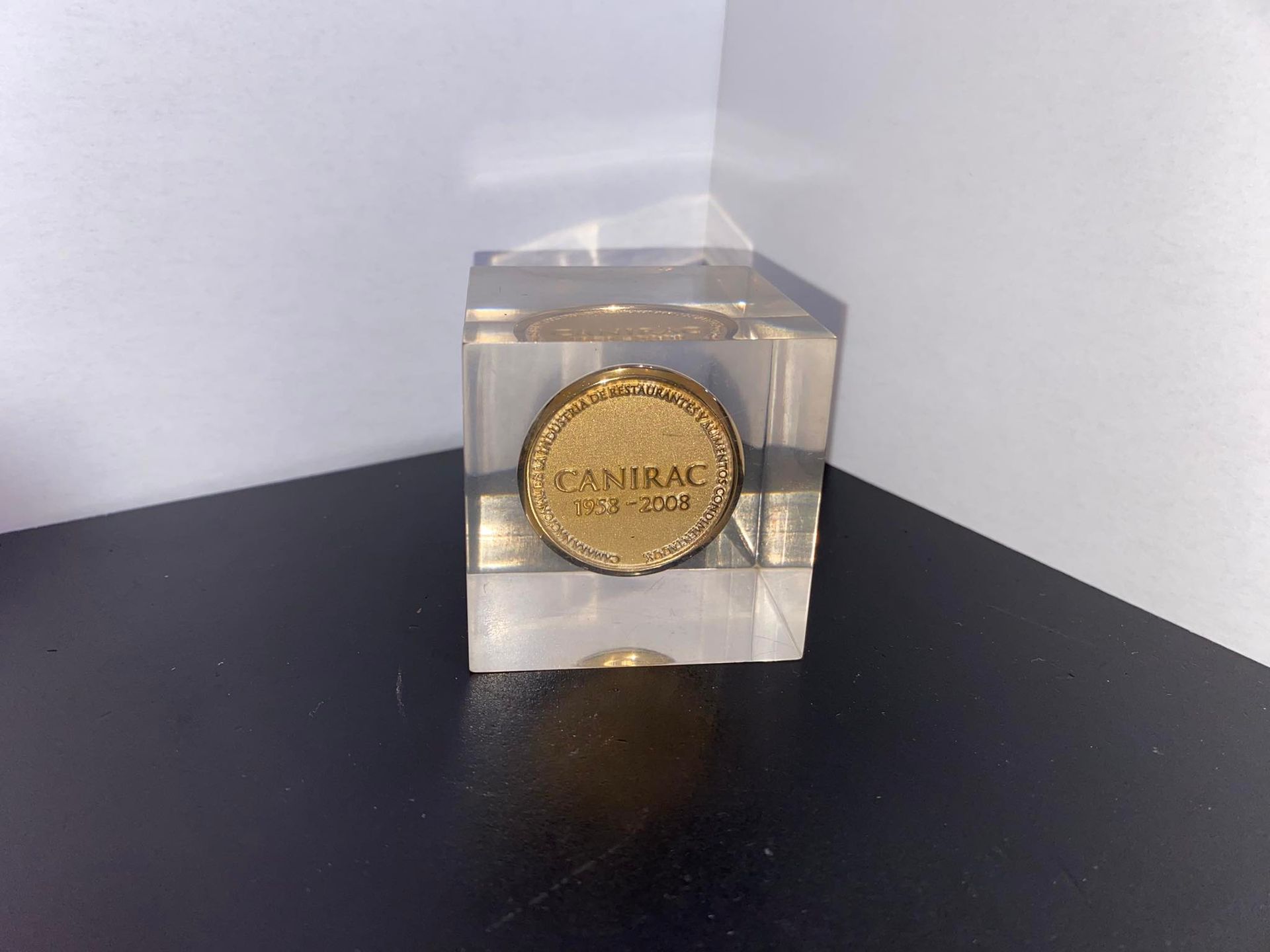 ARTE Y DISEÑO EN ACRÍLICO SOLÍS