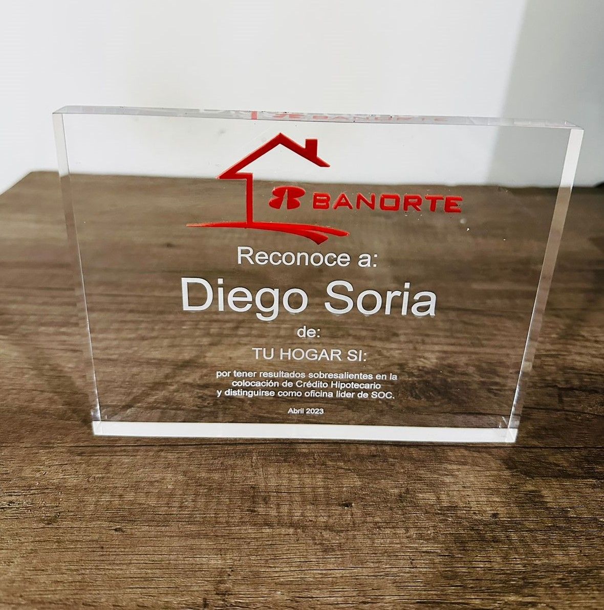 ARTE Y DISEÑO EN ACRÍLICO SOLÍS