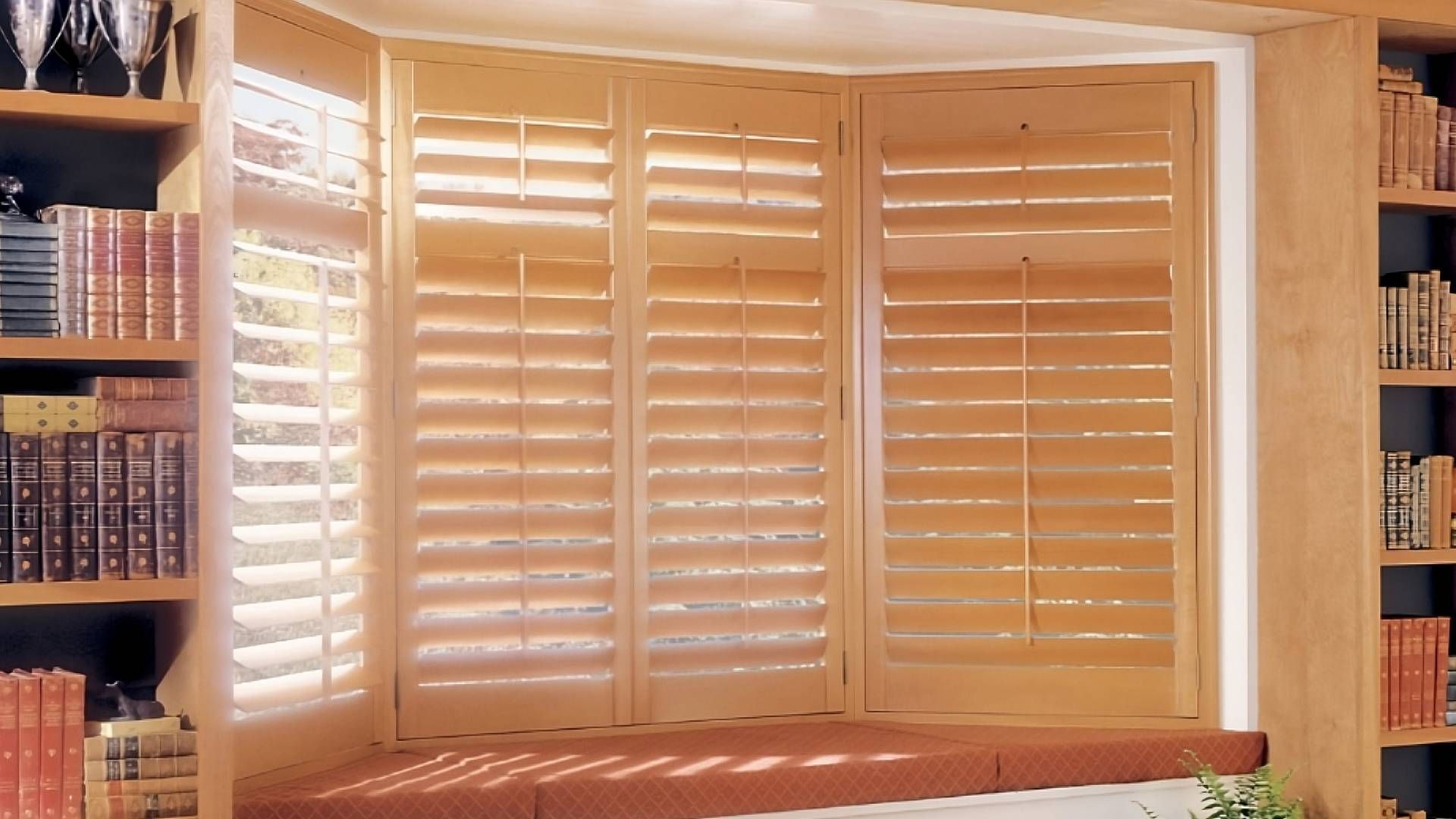 Hunter Douglas Heritance® Wood Shutters in a reading nook near Manasquan, New Jersey (NJ)