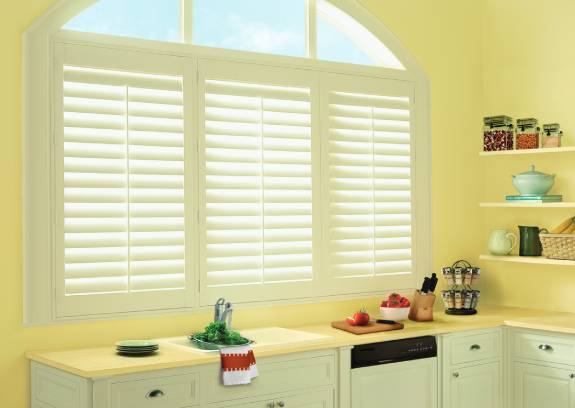 Shutters and plantation shutters near Manasquan, New Jersey (NJ) from Hunter Douglas like Palm Beach