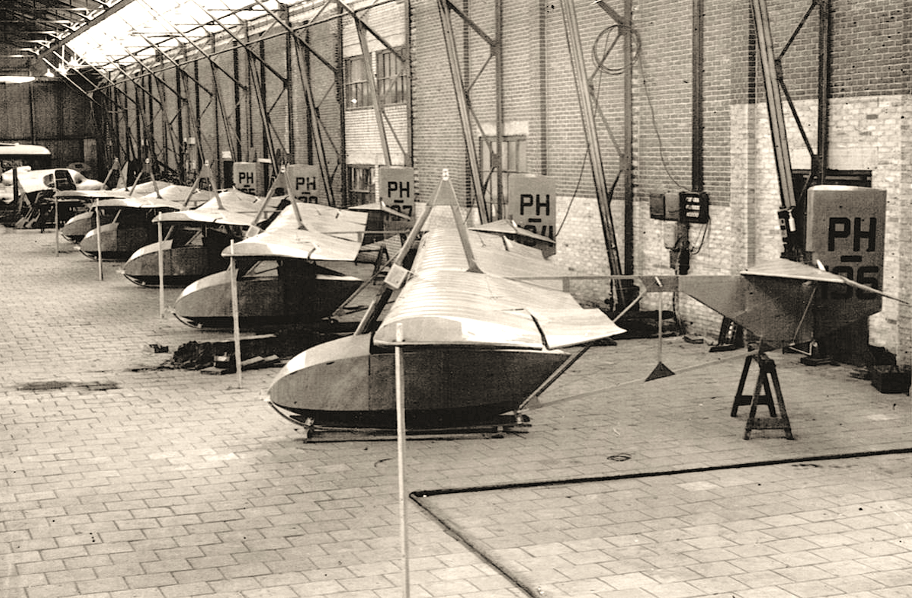 ESG-zweefvliegtuigproductie bij Fokker.
