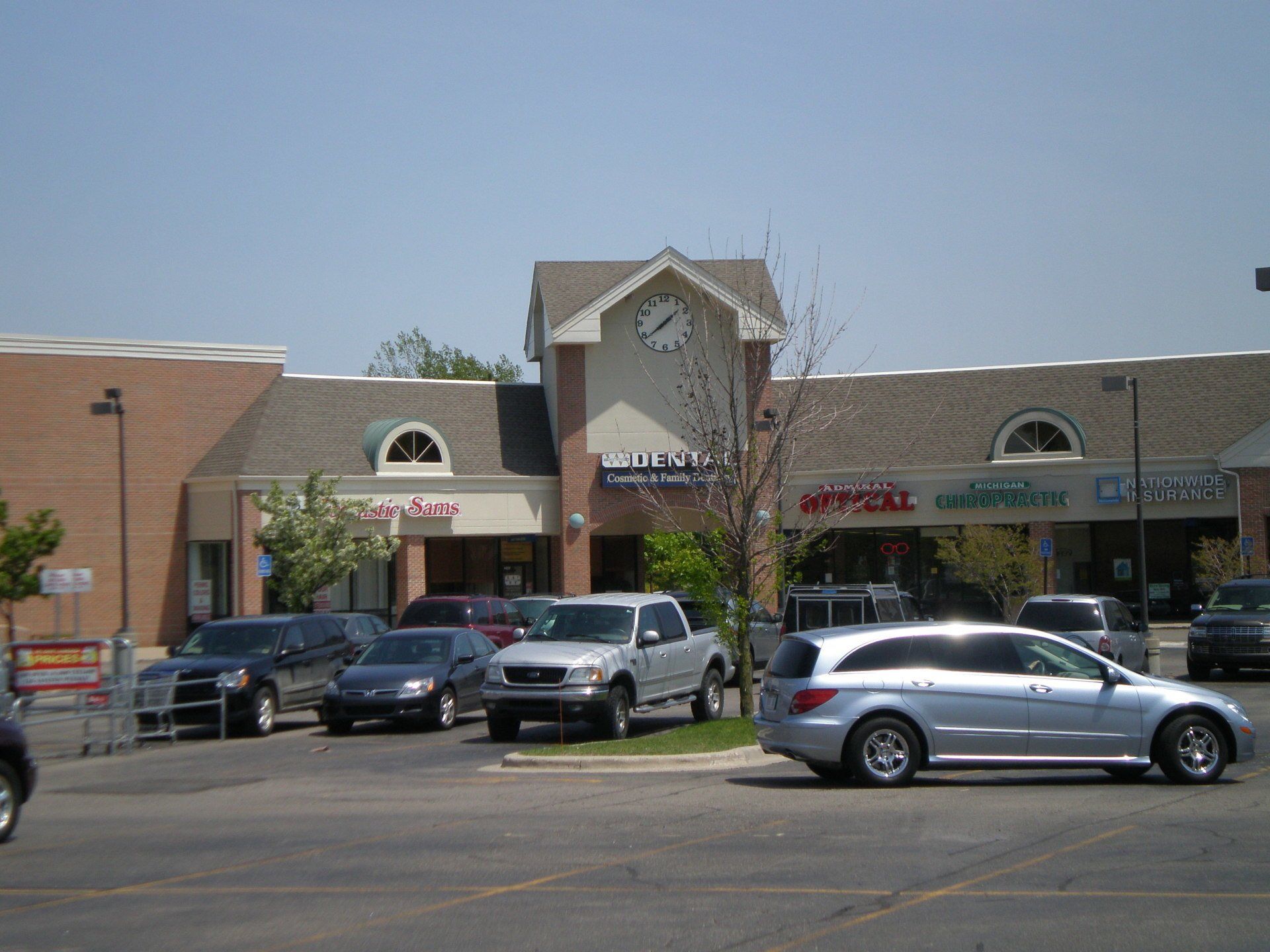 Commercial area and cars in front of it