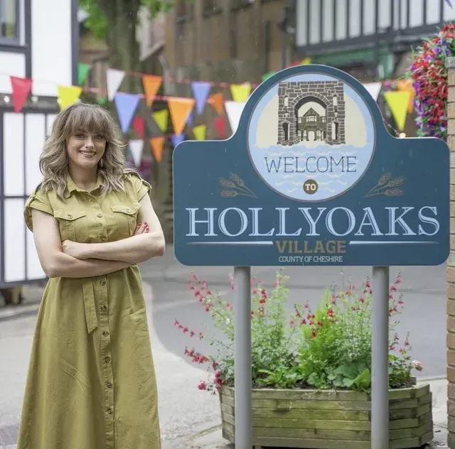 Katie McGlynn begins joins Hollyoaks cast as yummy mummy Becky!