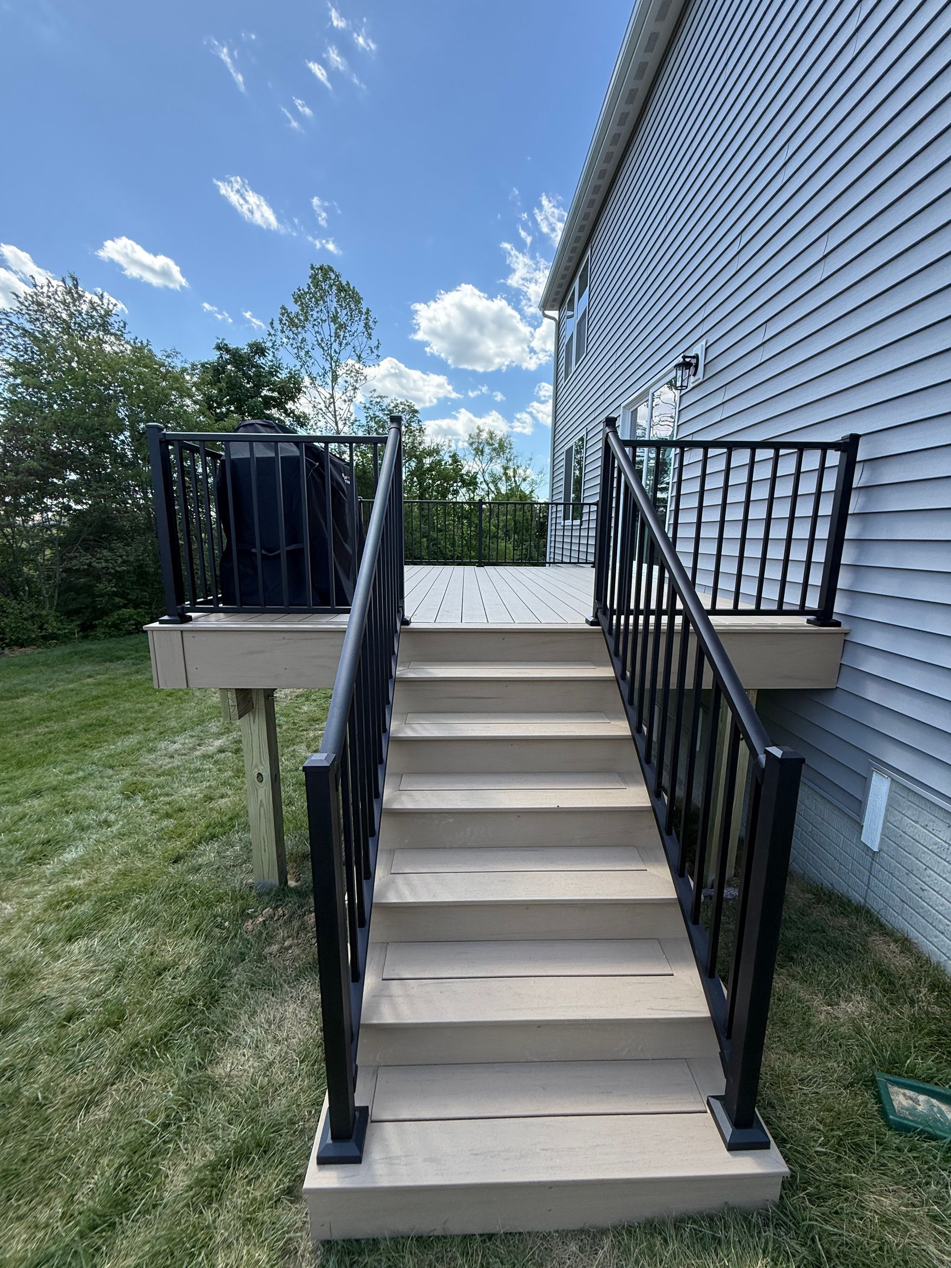 Deck contractor project in Pendleton – DeckHeadSky elevated outdoor deck with strong wood framing and secure railing