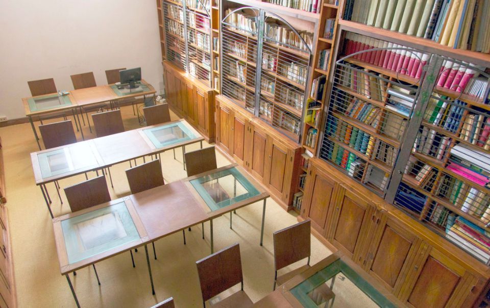 salle de lecture de l'hôtel