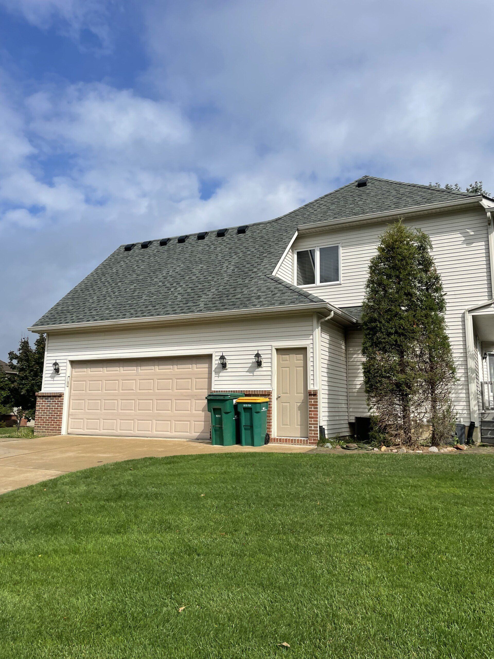 House With Newly Installed Roof. Roofing Contractor Detroit. Roof Repair Near Me in Lansing