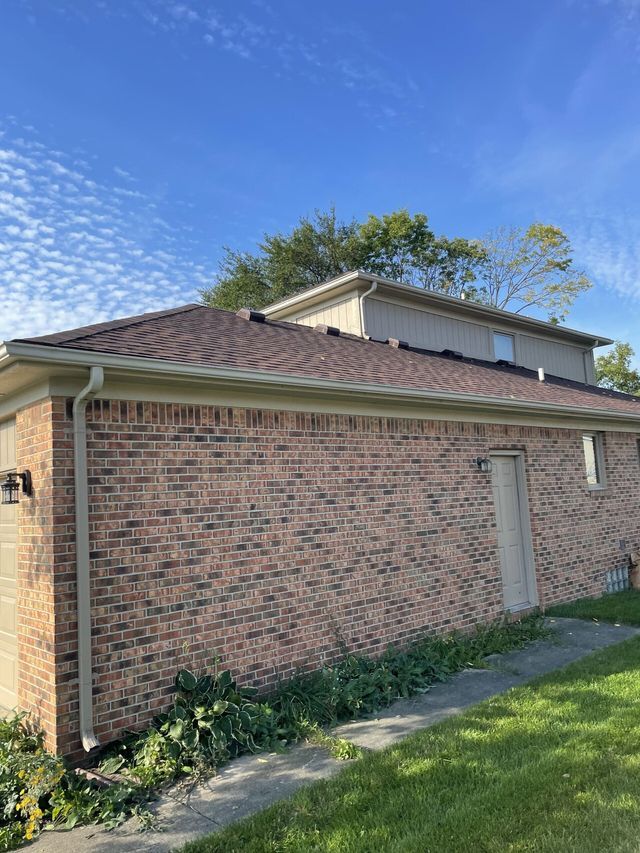 New Gutter and Roof. Roofing Contractor Detroit. Roof Repair Near Me in Lansing