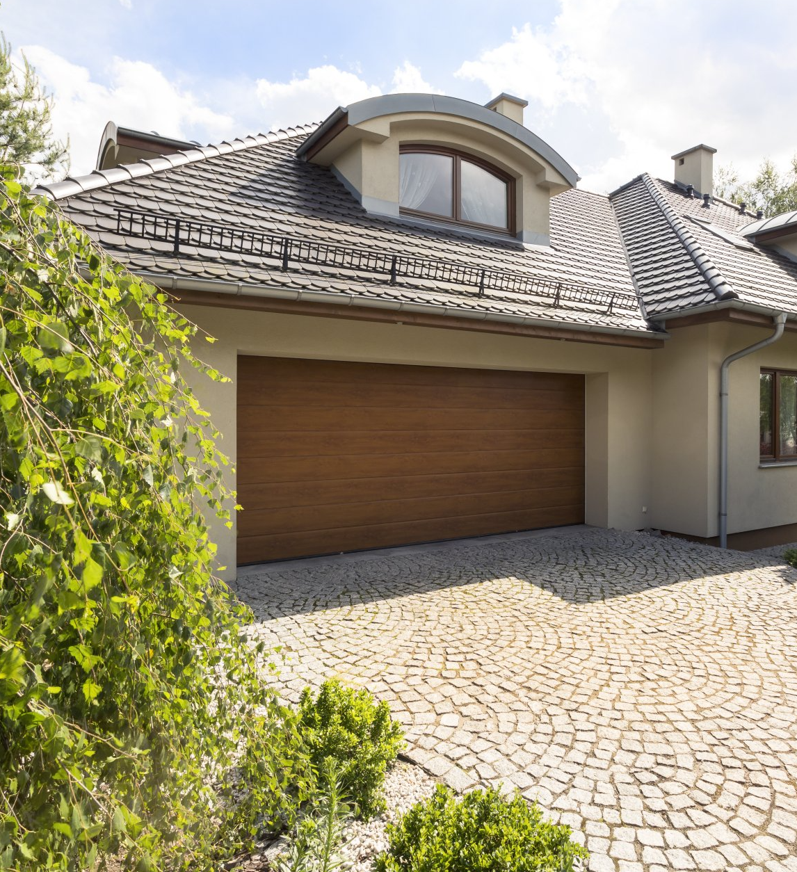 detached house with cobblestone driveway