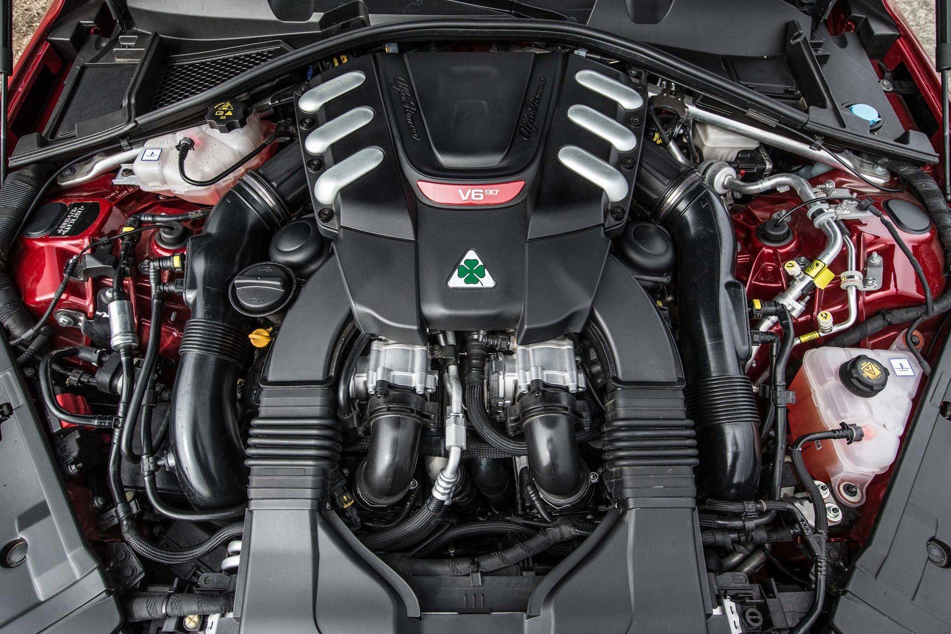 Mostrando la chiave dell'automobile