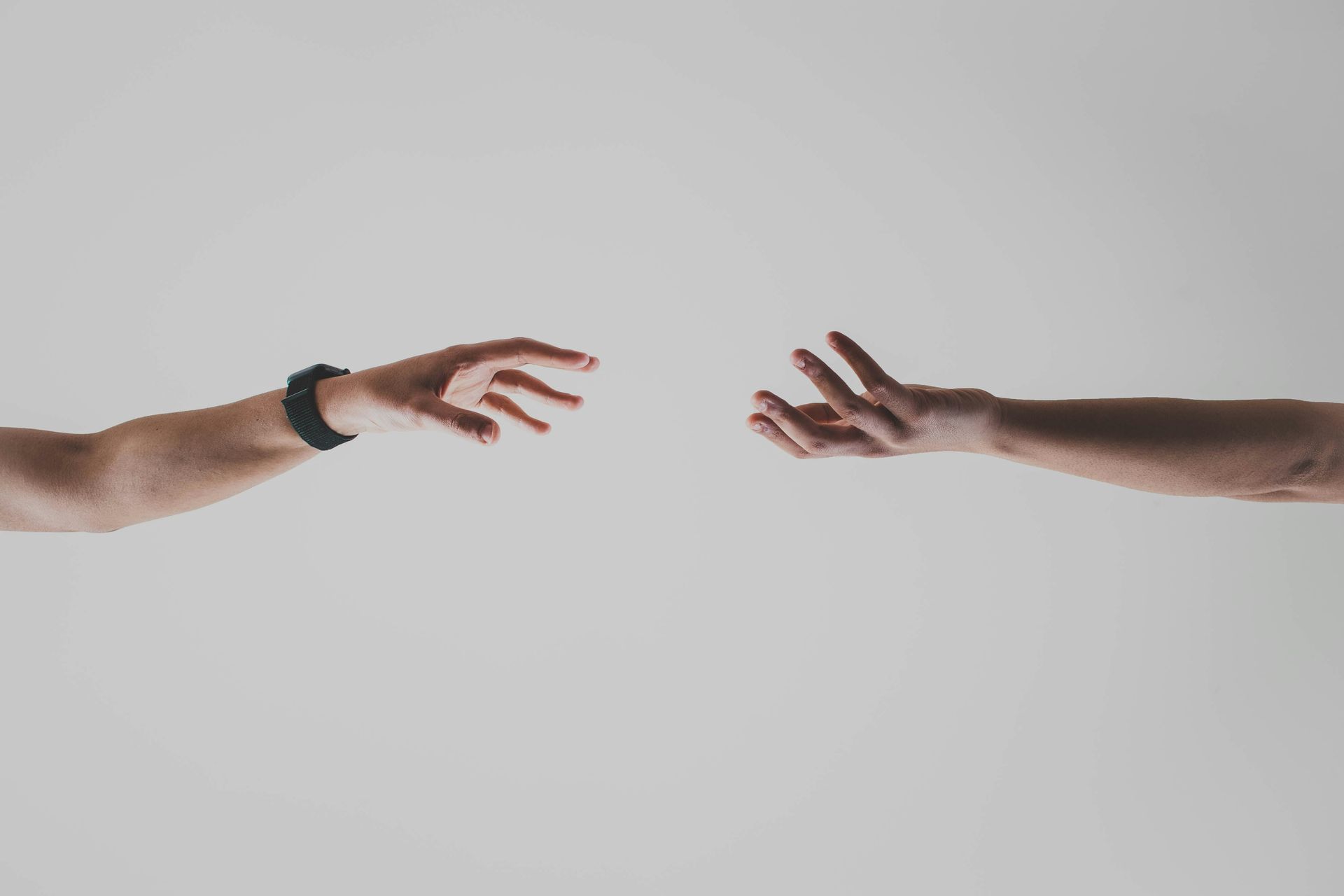 Hands reaching but not connecting, illustrating the push-pull dynamic of anxious-avoidant attachment style