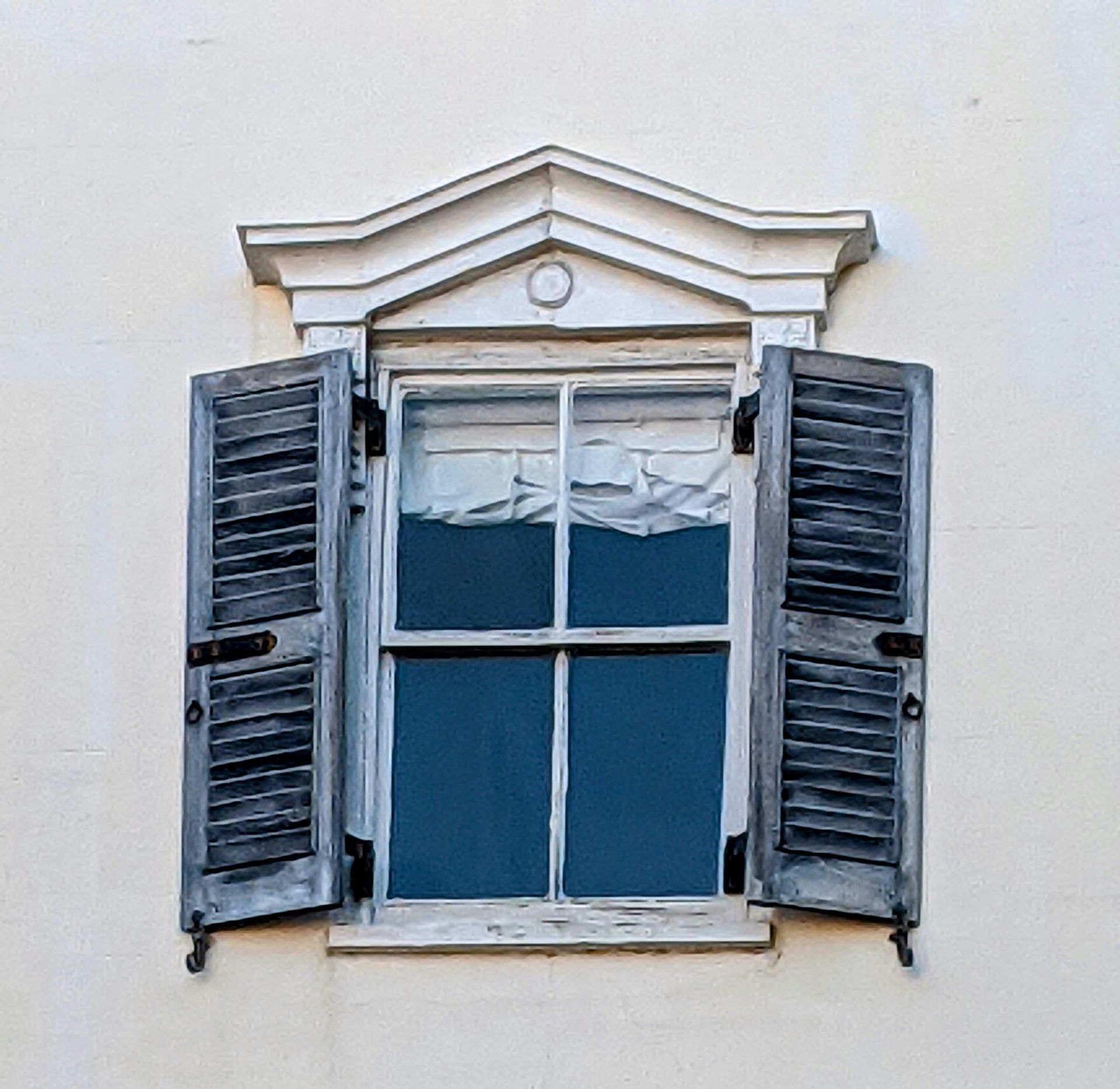 A window with four panes, symbolizing the four quadrants of relationships and connection.