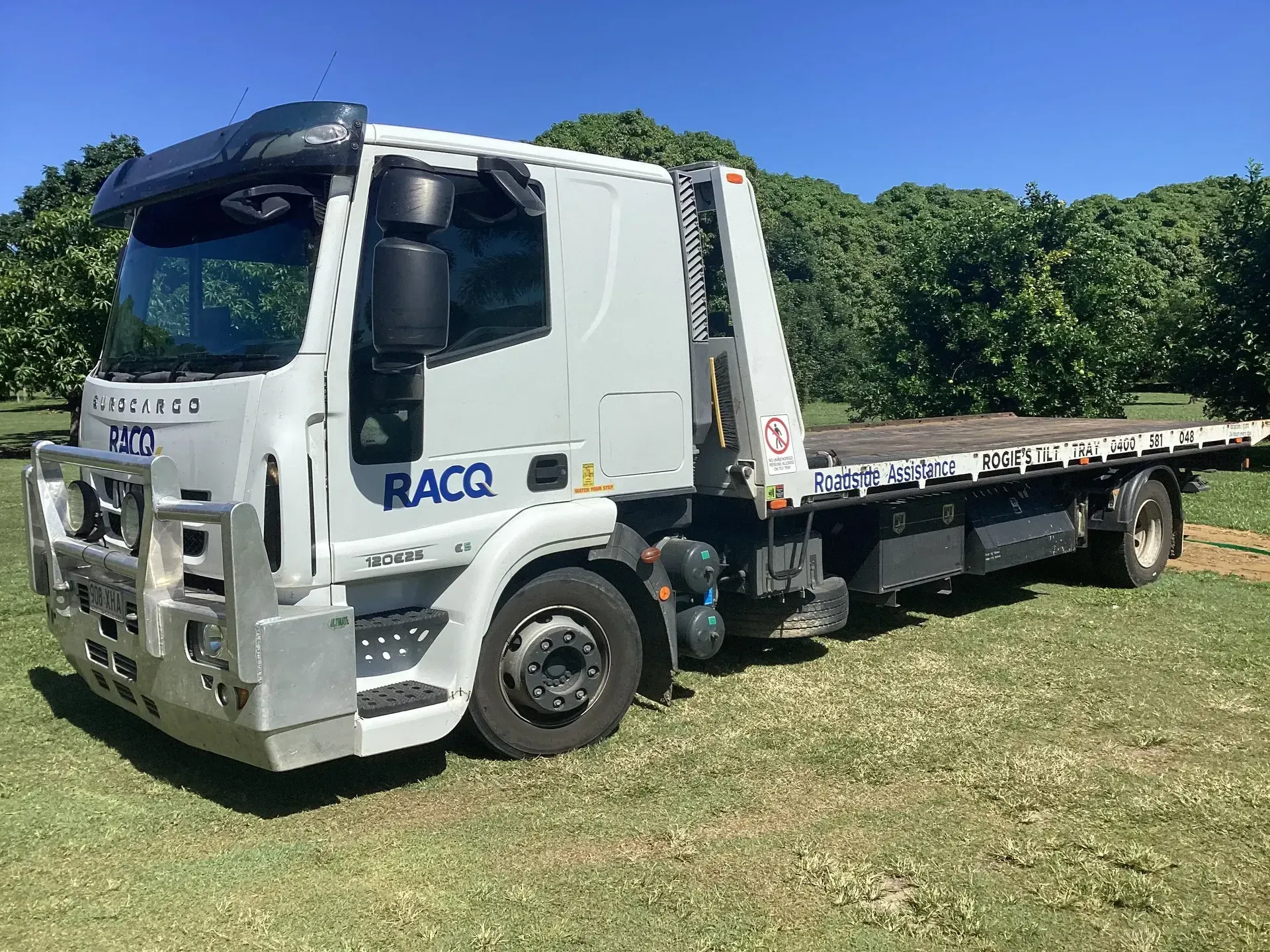White Racq Tow Truck on A Grassy Area with Trees and A Blue Sky — Sundance Auto & Machinery Pty Ltd In Midge Point, QLD 