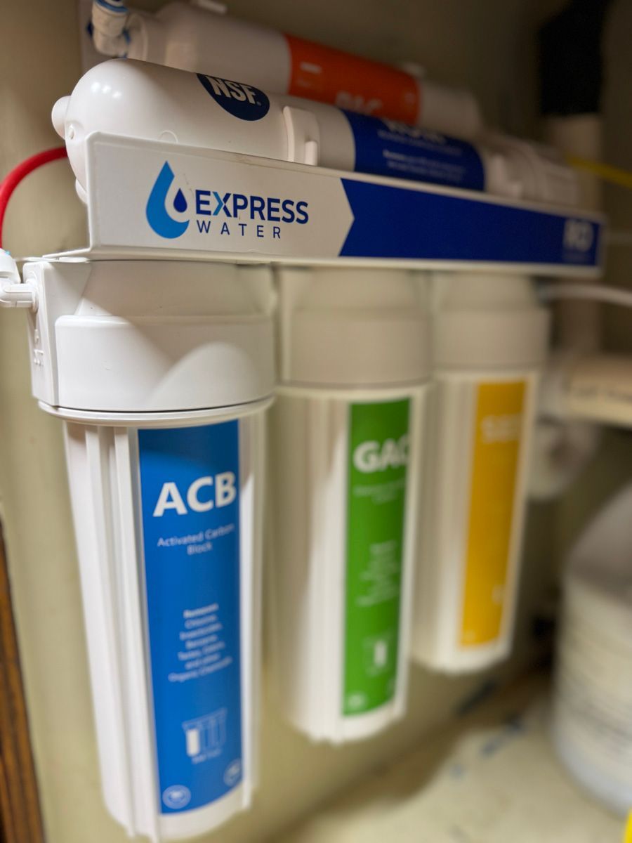 A water filter that says acb on it