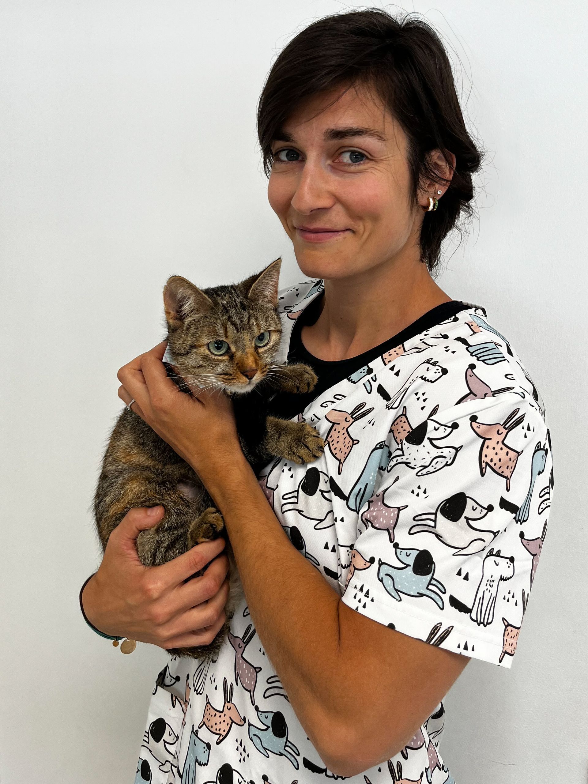 Une icône grise d'une personne sans visage sur fond blanc.