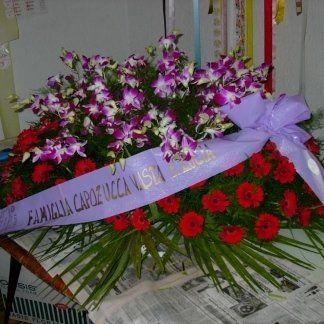 composizione gerbere rosse e orchidee fucsia