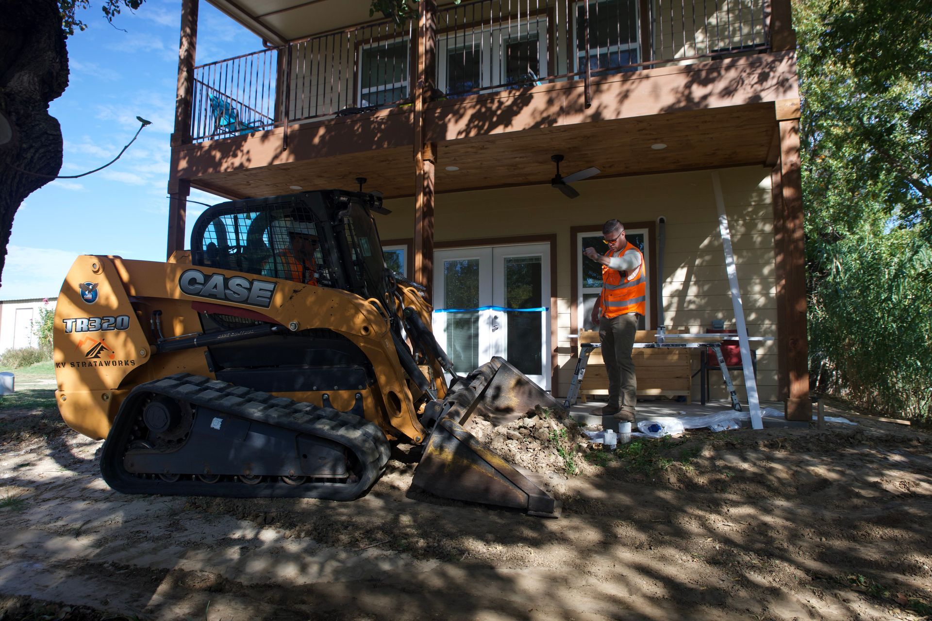 KV Strataworks crew working together on a construction project, demonstrating coordination and safety.