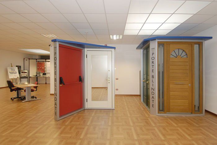 porte di sicurezza con maniglione antipanico