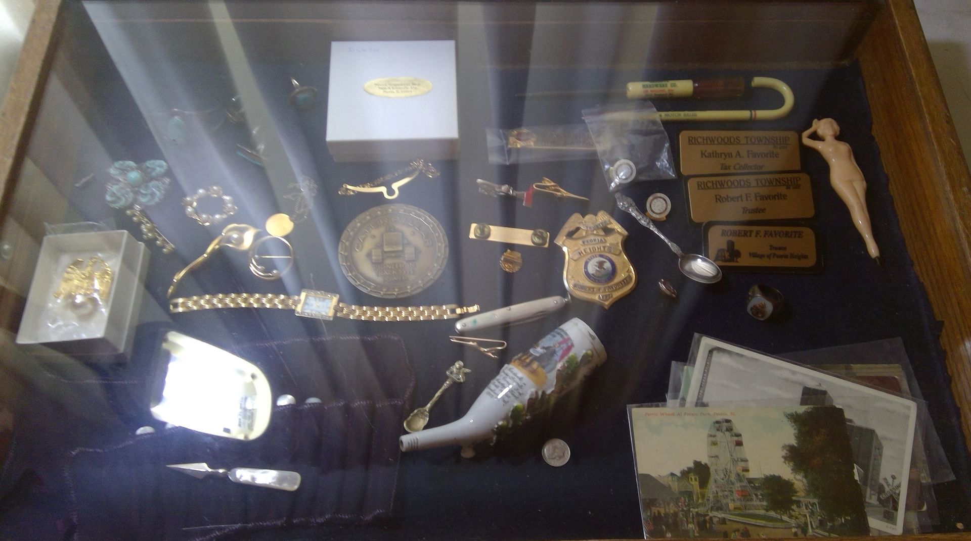 Badge and Jewelries | Anne's Anteex | Lake Ave., Peoria, IL