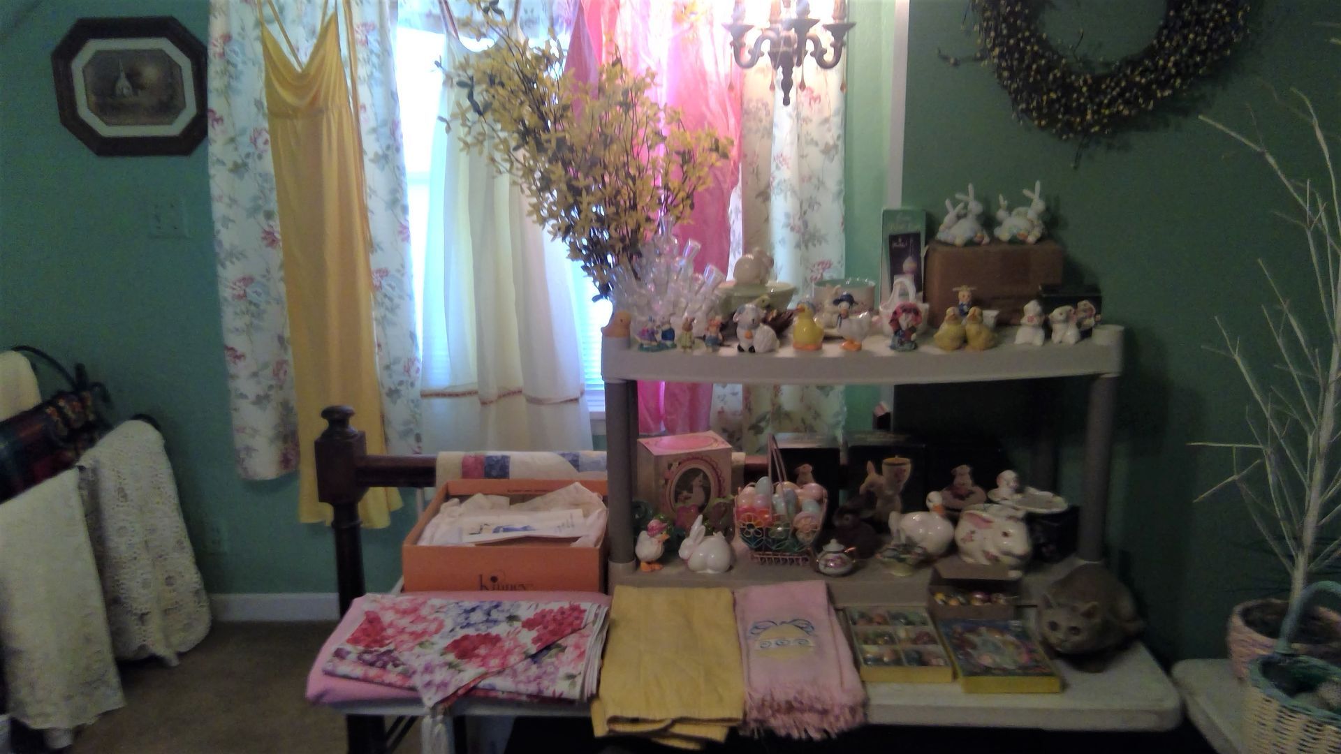 Figurines and Towels | Anne's Anteex | Lake Ave., Peoria, IL