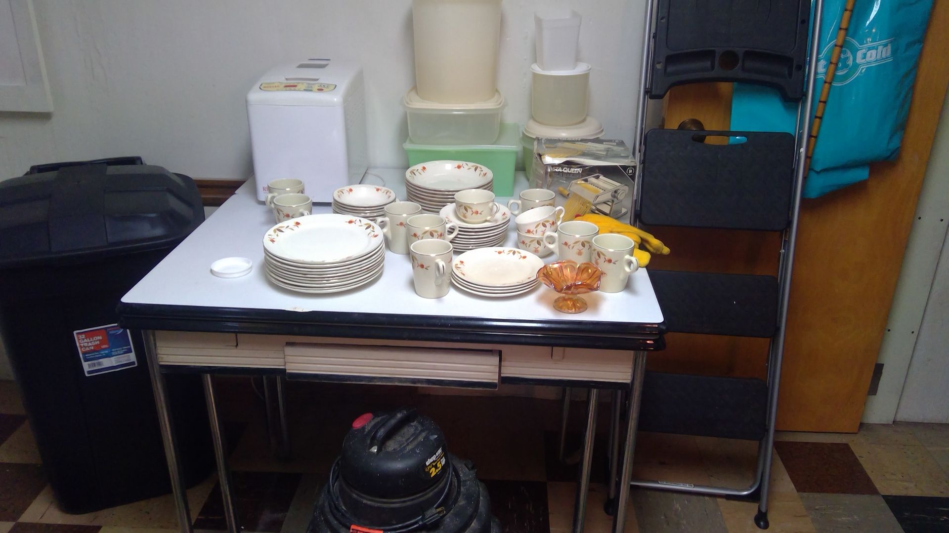 Plates and Cups | Anne's Anteex | Lake Ave., Peoria, IL