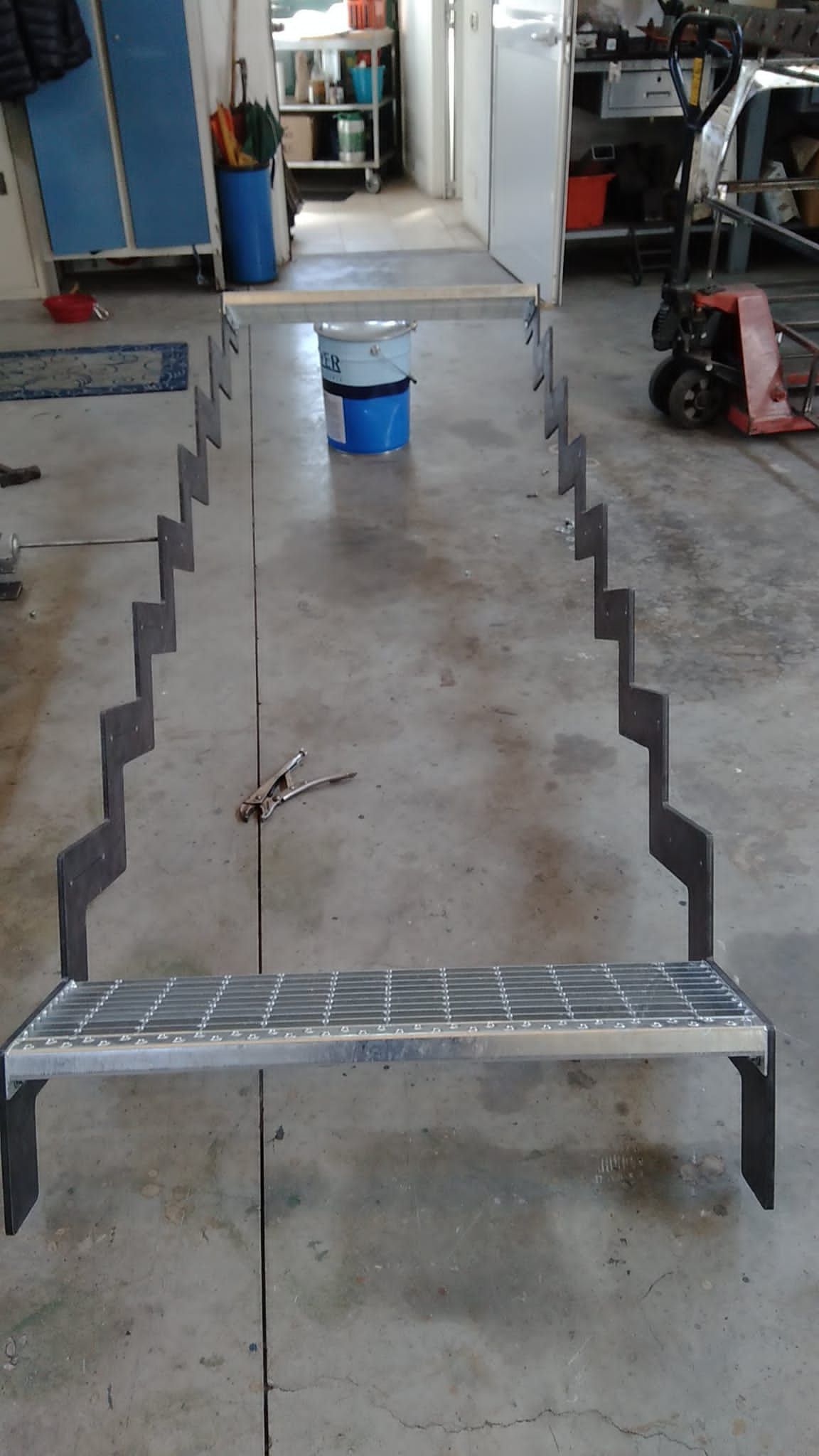 realizzazione e installazione scale in ferro battuto Sestri Levante