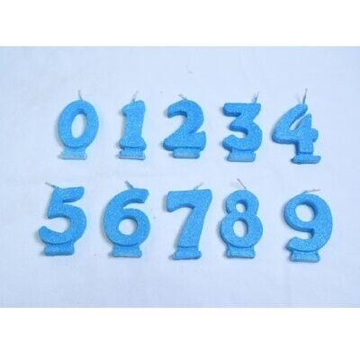 Números azules de espuma del 0 al 9 dispuestos en dos filas sobre un fondo claro.