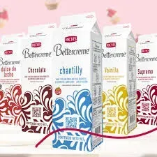 Surtido de cartones de Bettercreme en envases blancos con diseños burdeos, azules y amarillos sobre fondo rosa.