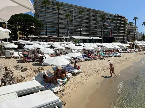 vue large Estérel plage privée