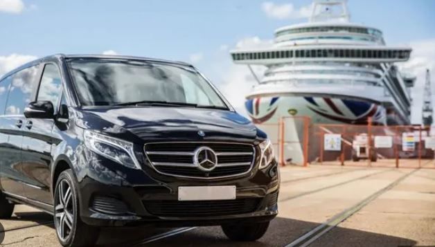 Private transfer vehicle from Athens city to Piraeus Port