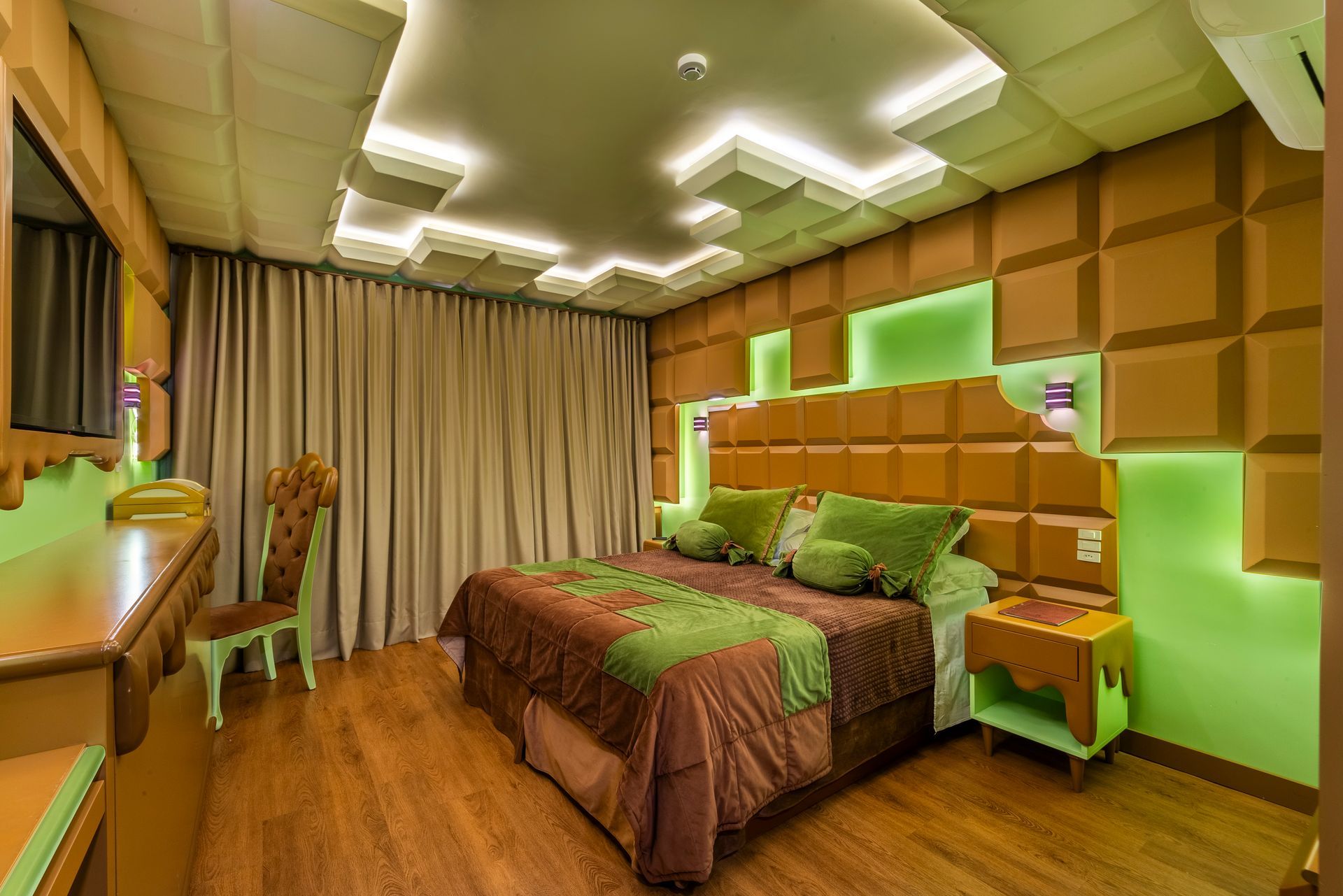 um quarto com cama, mesa de cabeceira e teto que parece chocolate.