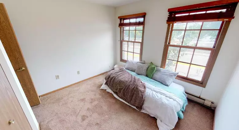 404 E Wilson - Image 3