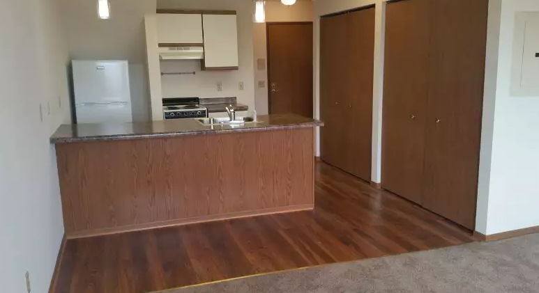 404 E Wilson - Image 4