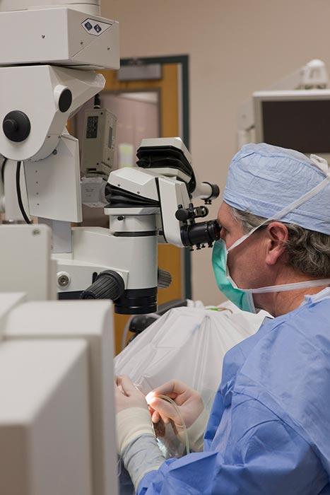 DR. JOSÉ ALBERTO CARVAJAL