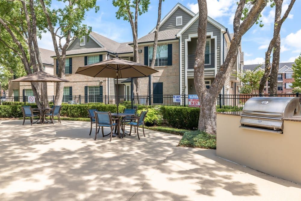Poolside barbecue area at Marquis at Westchase in Houston, TX.