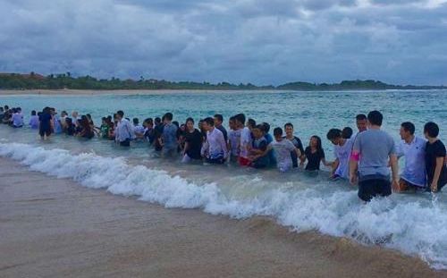 59 disciples are baptised at the kick-off of the Asian Discipleship Summit