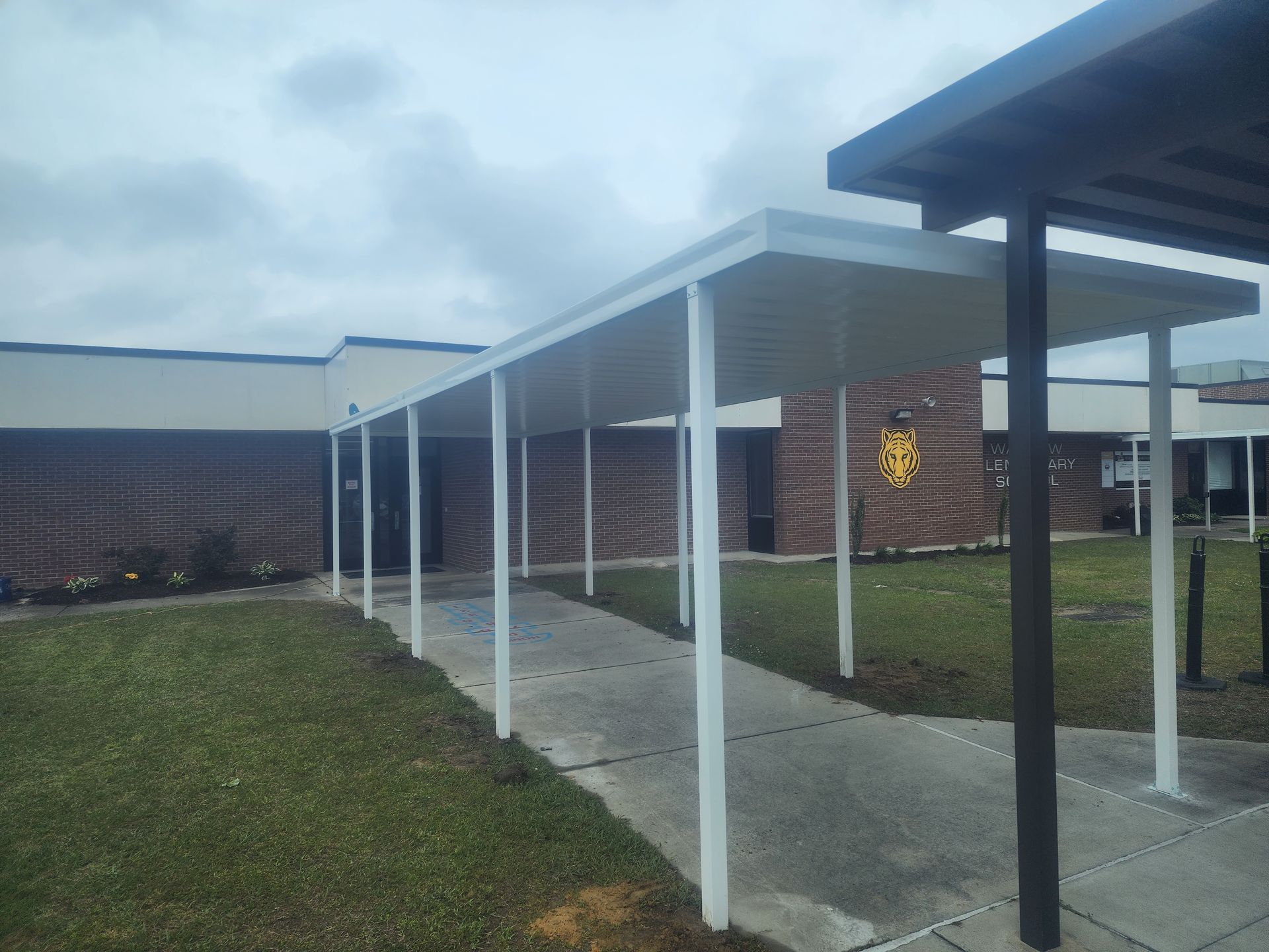 A school with a covered walkway between two buildings
