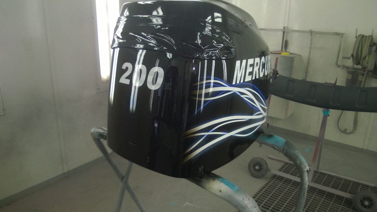 A black mercury outboard motor is sitting on a stand