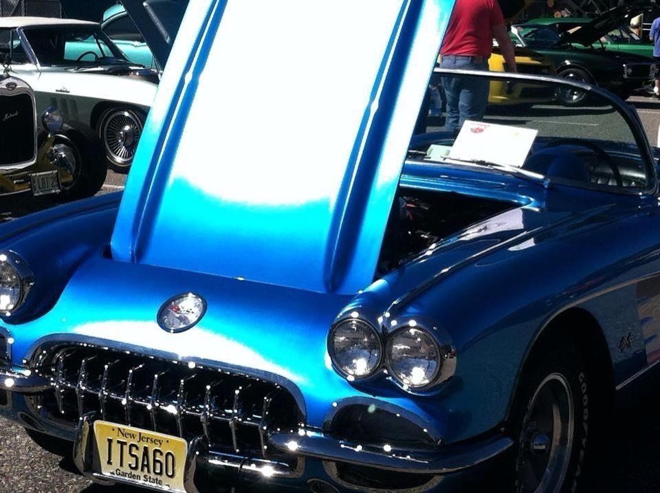 A blue car with a license plate that says itsa60