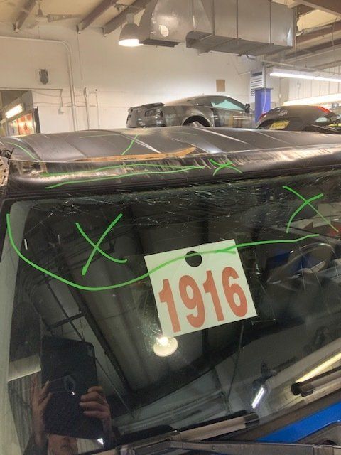 A car with a tag that says 1916 on it