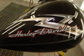 A harley davidson motorcycle is sitting on the ground