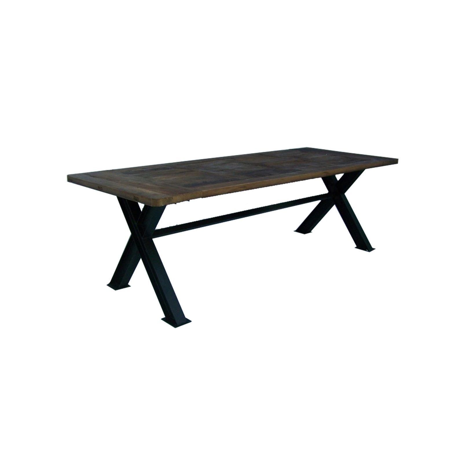 Une table en bois avec une base en métal en forme de X