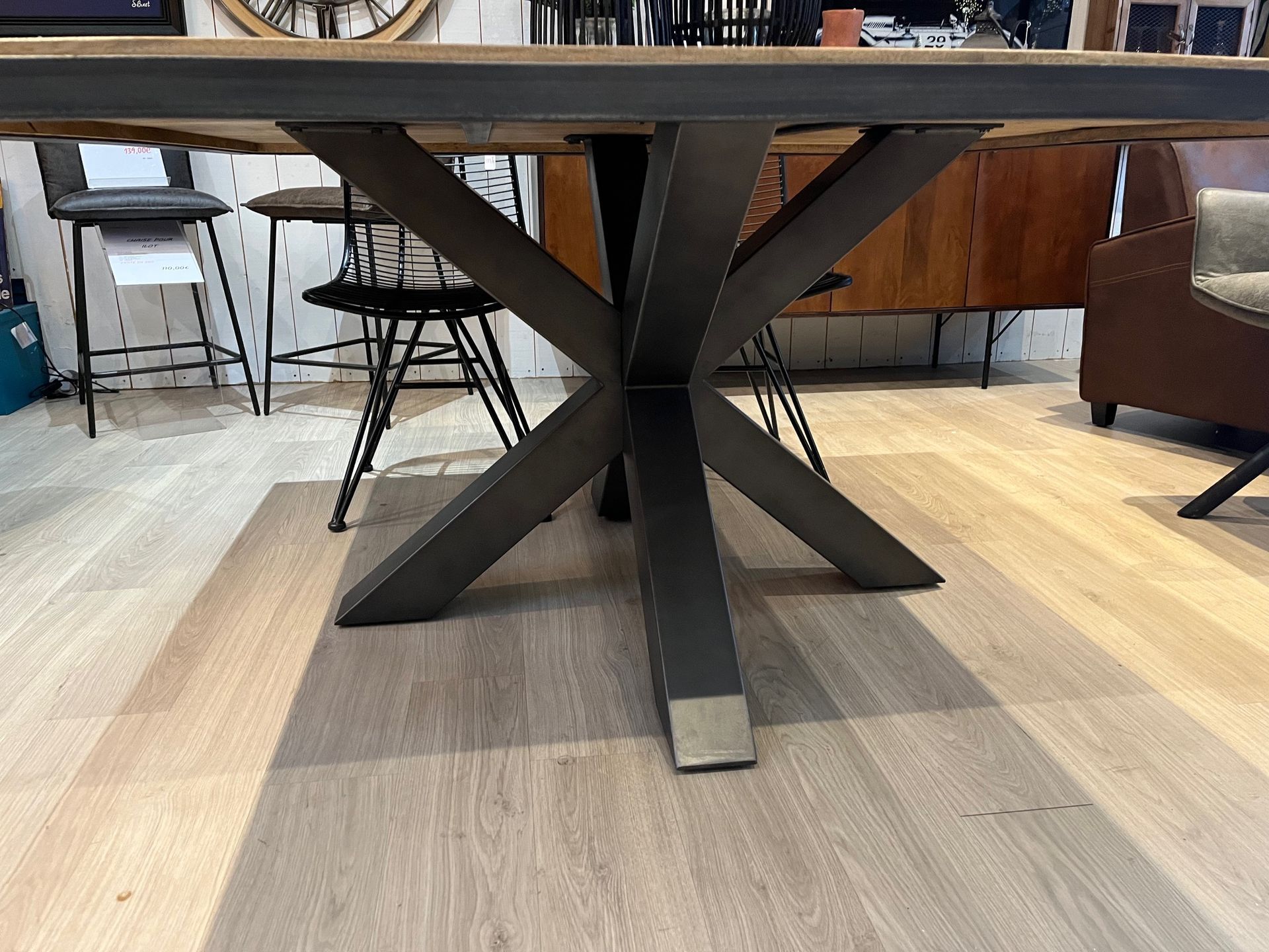 TABLE CARREE 130 CHI034