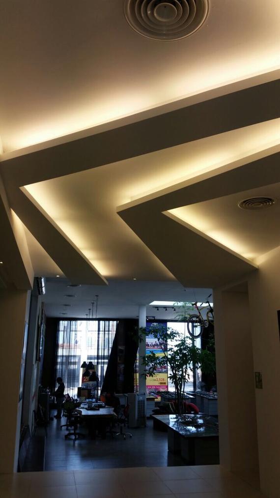 Top Beauty Plasterglass Ceiling -Door Entrance Design