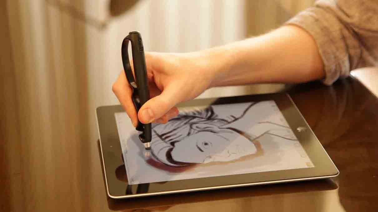 Someone drawing on a touchscreen Device with a Scriba Stylus
