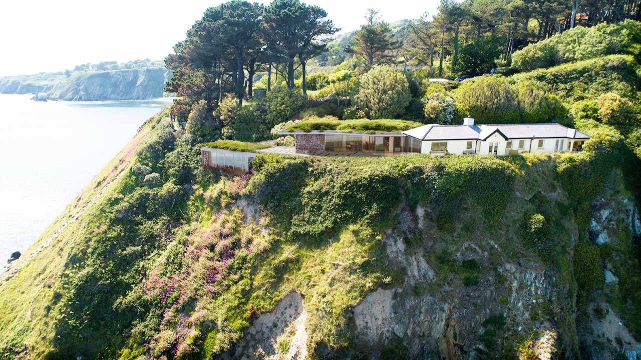 Using extensive planting a modern dwelling is well integrated into the landscaping of Howth head