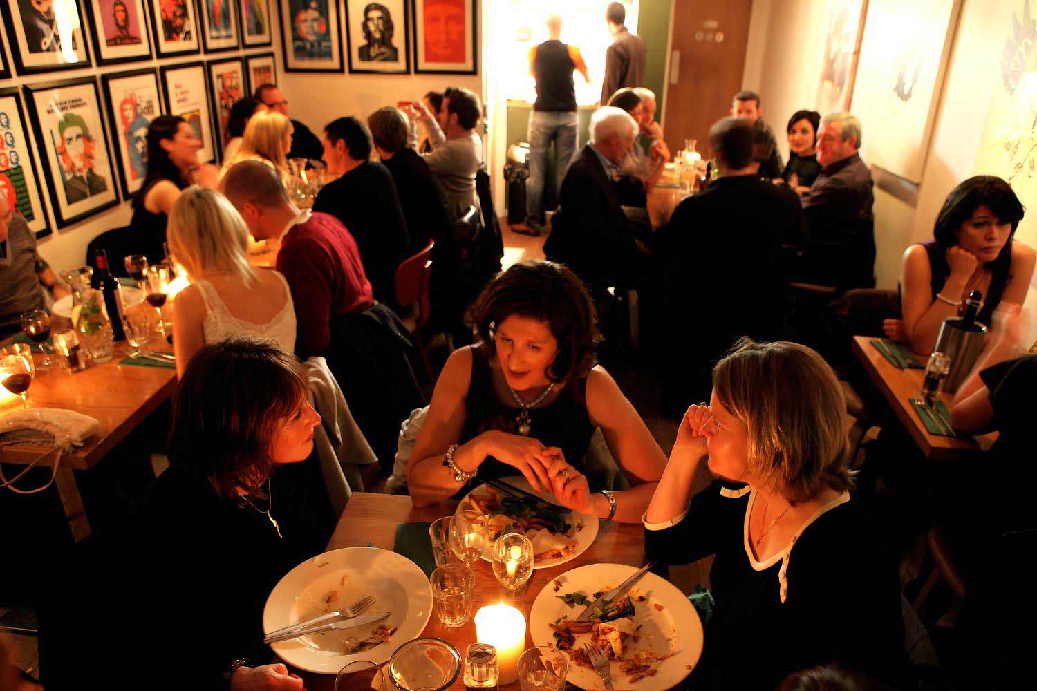 Fully occupied dinning room of the Green 19 restaurant designed by Dublin Design Studio