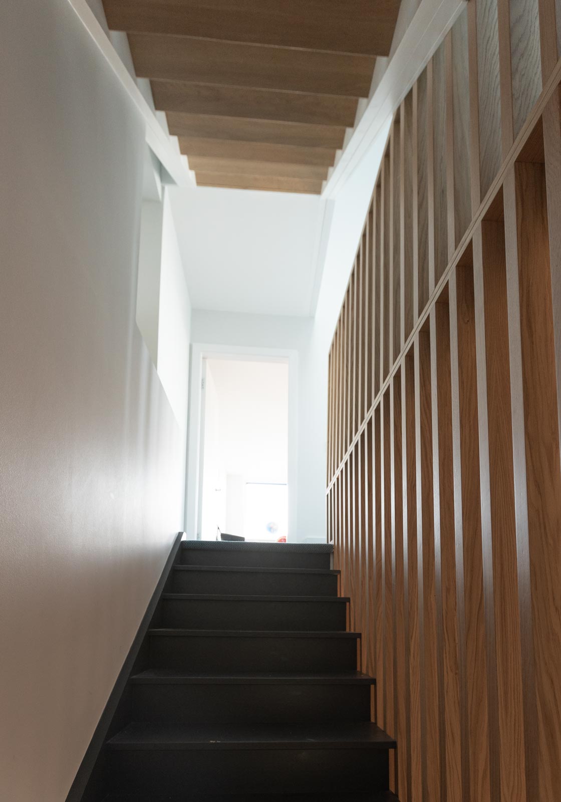 Stairs with screen fins