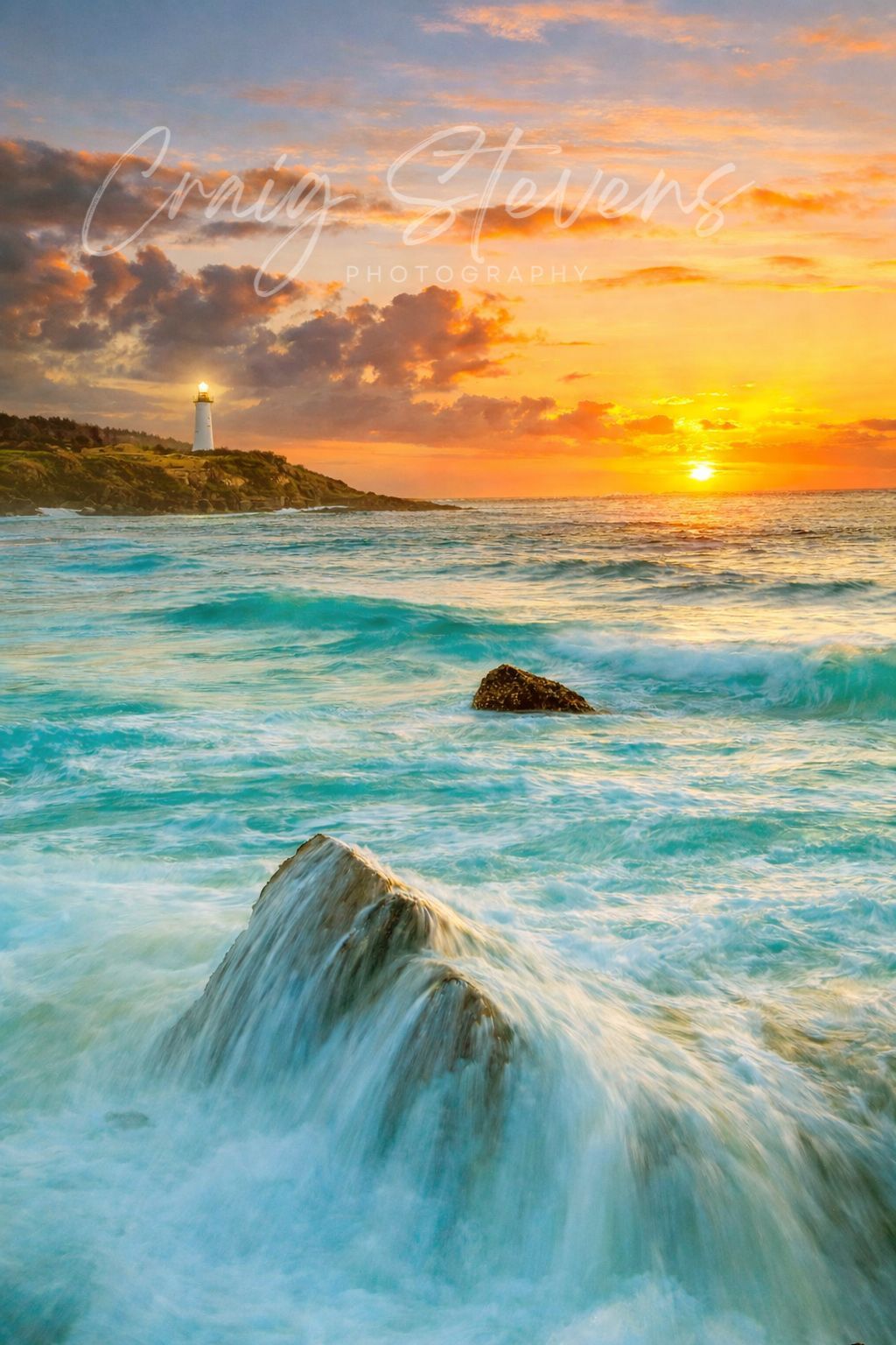 Turquoise Waves at Sunset with A Lighthouse on A Rocky Shore — Craig Stevens Photography in Pearl Beach, NSW