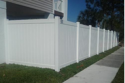 Vinyl Fencing on Older home—Full Service Fencing in New Port Richey, FL
